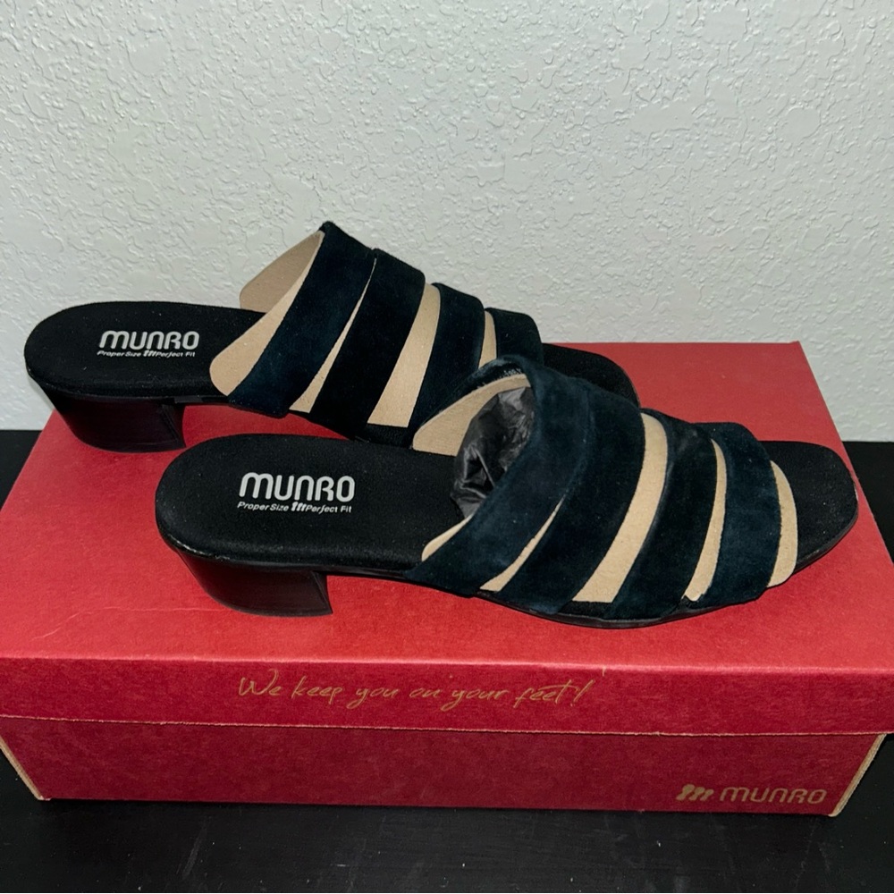 Munro Women's Black Strappy Sandals